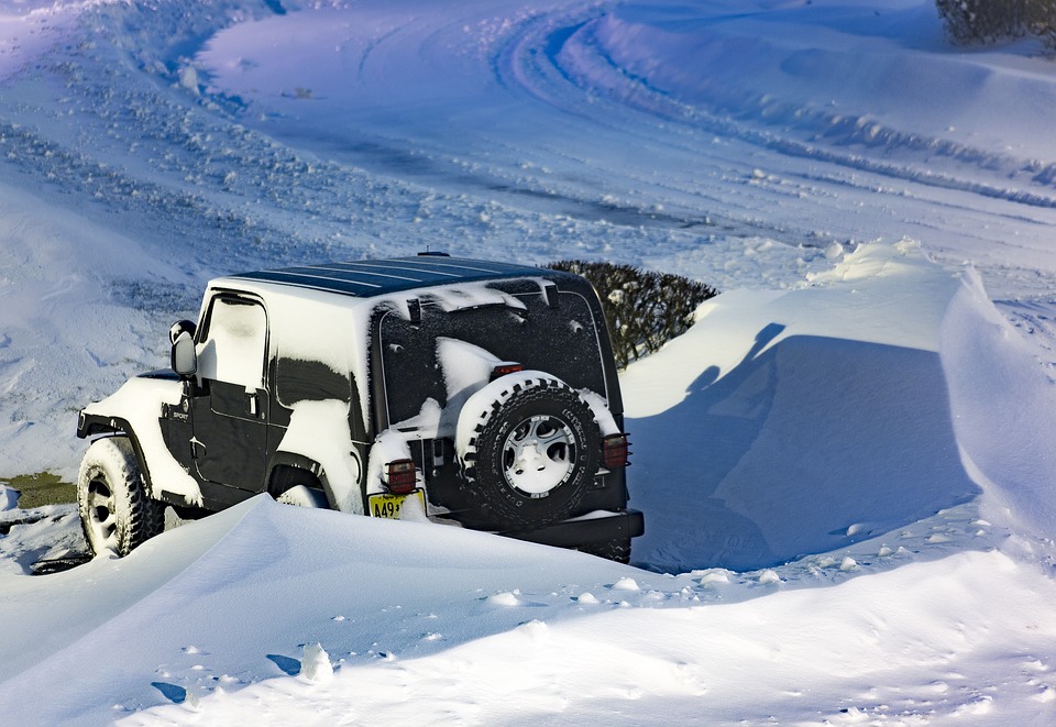 Les différentes étapes pour monter des chaînes à neige